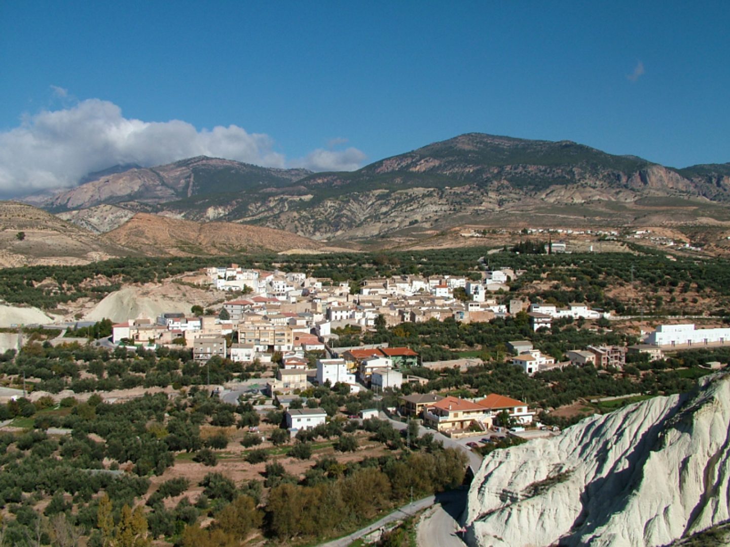 You are currently viewing Descubre Hinojares: Un Oasis de Tranquilidad y Belleza Natural en la Provincia de Jaén